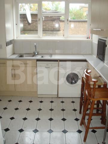 			New Instruction, 4 Bedroom, 1 bath, 1 reception House			 Green lanes, Manor house