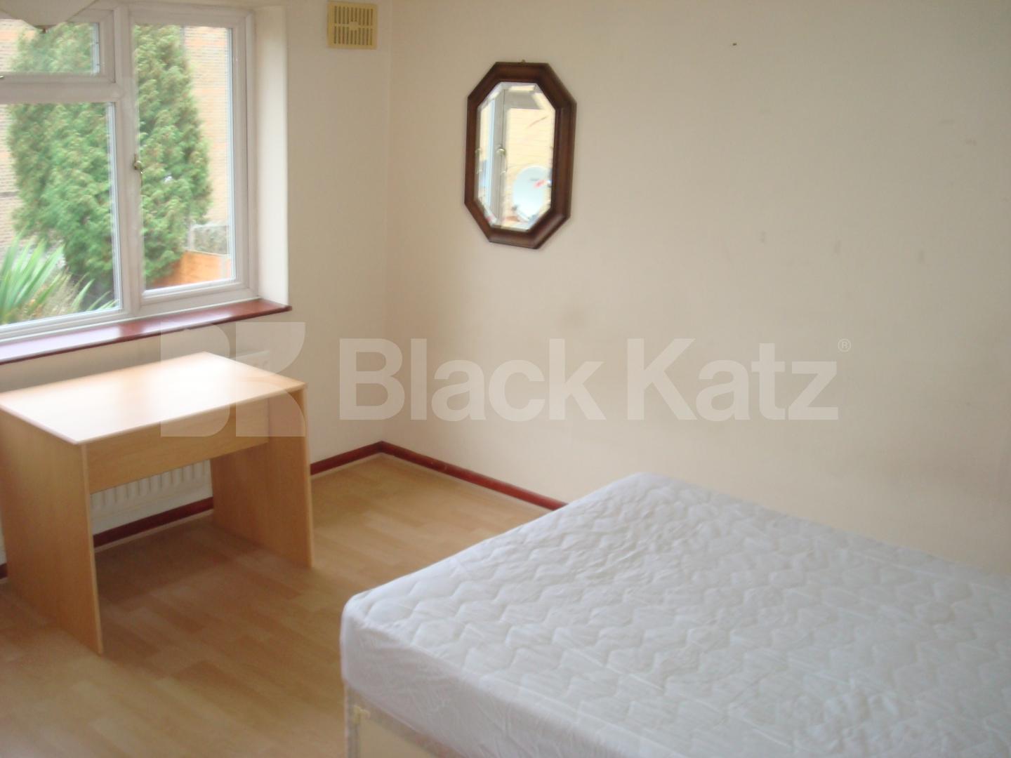 			New Instruction, 4 Bedroom, 1 bath, 1 reception House			 Green lanes, Manor house