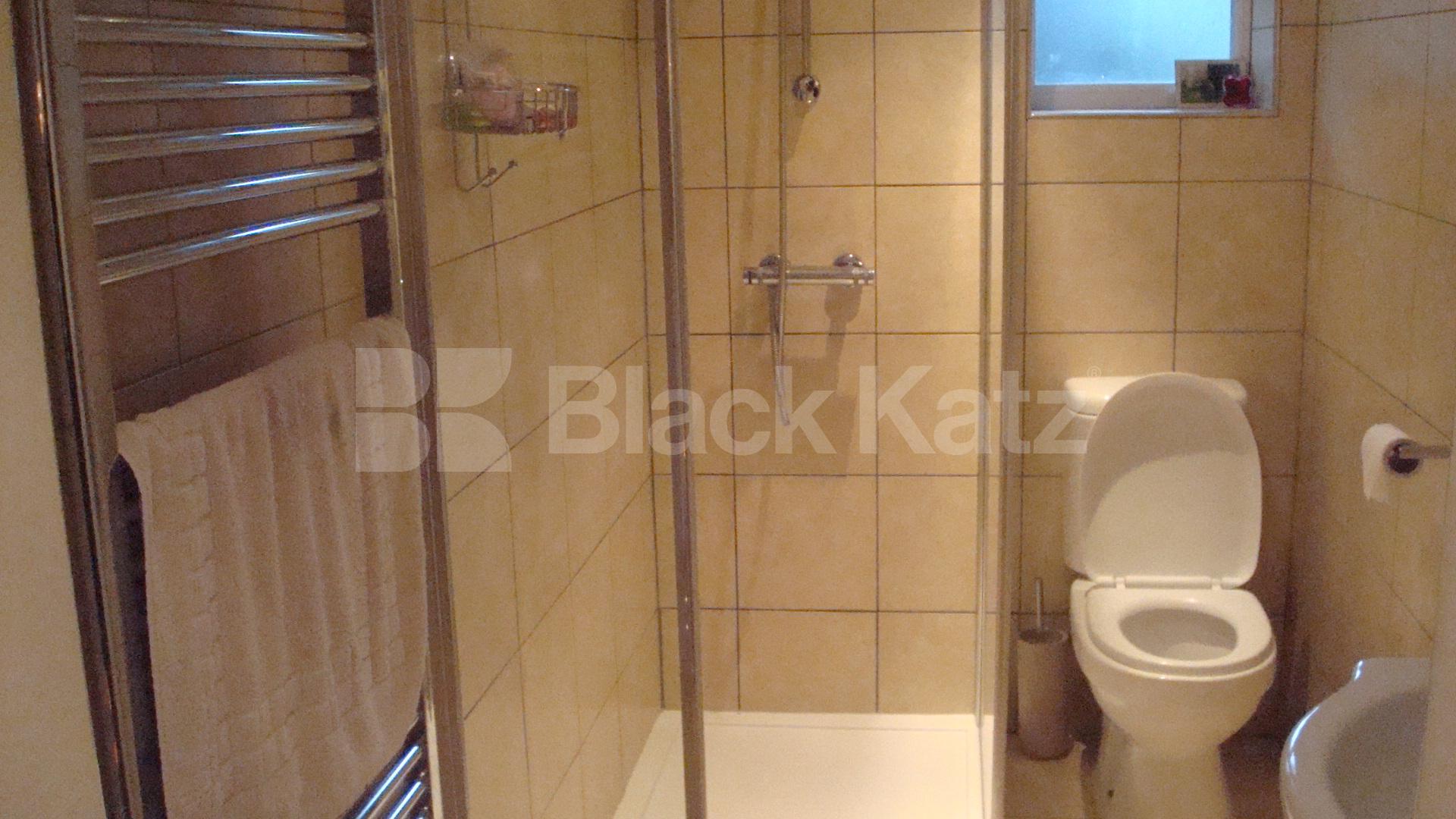 			New instruction, 1 Bedroom, 1 bath, 1 reception Flat			 Perth road, Finsbury park / Stroud green