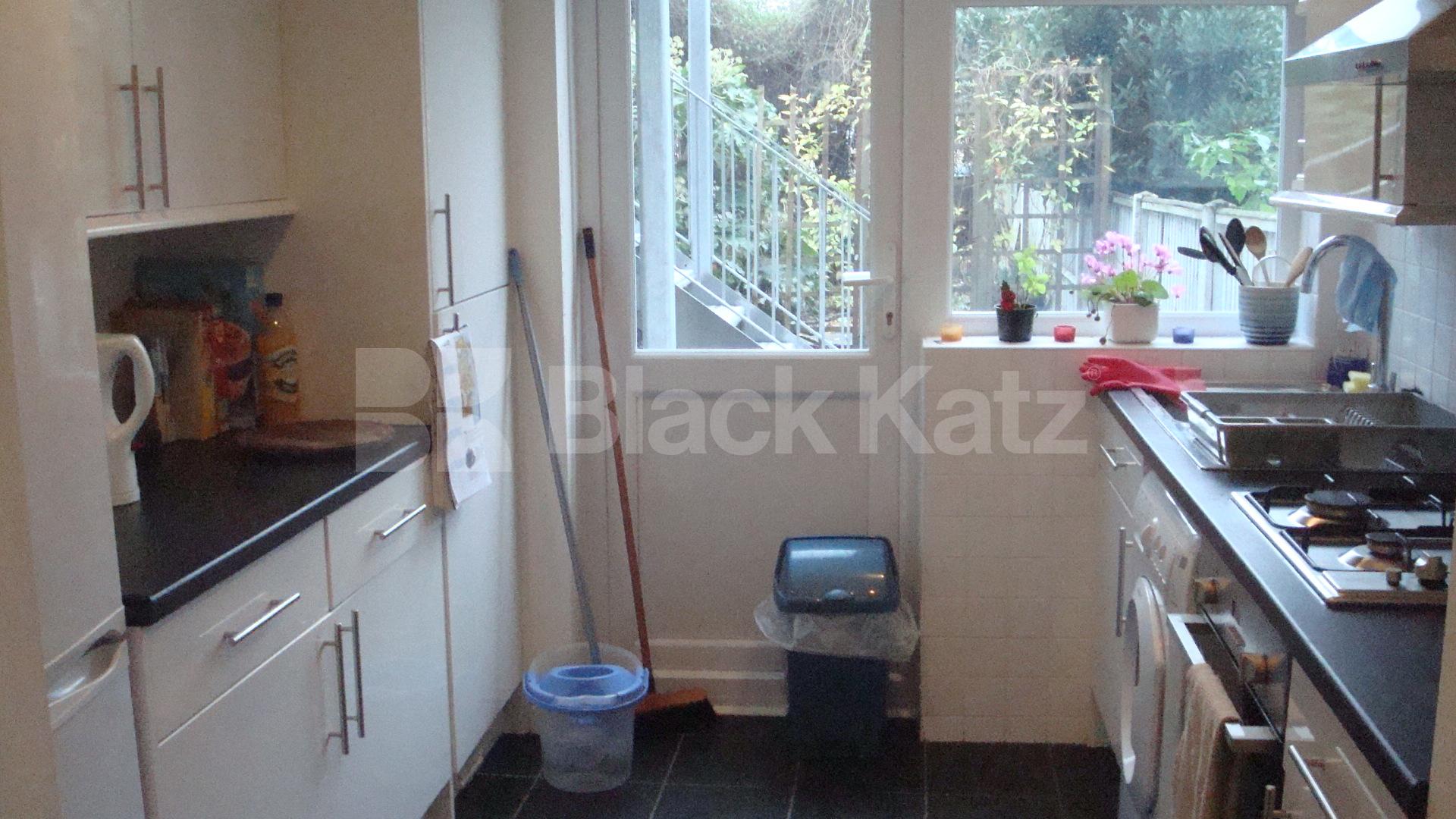 			New instruction, 1 Bedroom, 1 bath, 1 reception Flat			 Perth road, Finsbury park / Stroud green