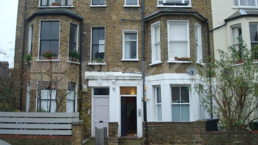 			New instruction, 1 Bedroom, 1 bath, 1 reception Flat			 Perth road, Finsbury park / Stroud green
