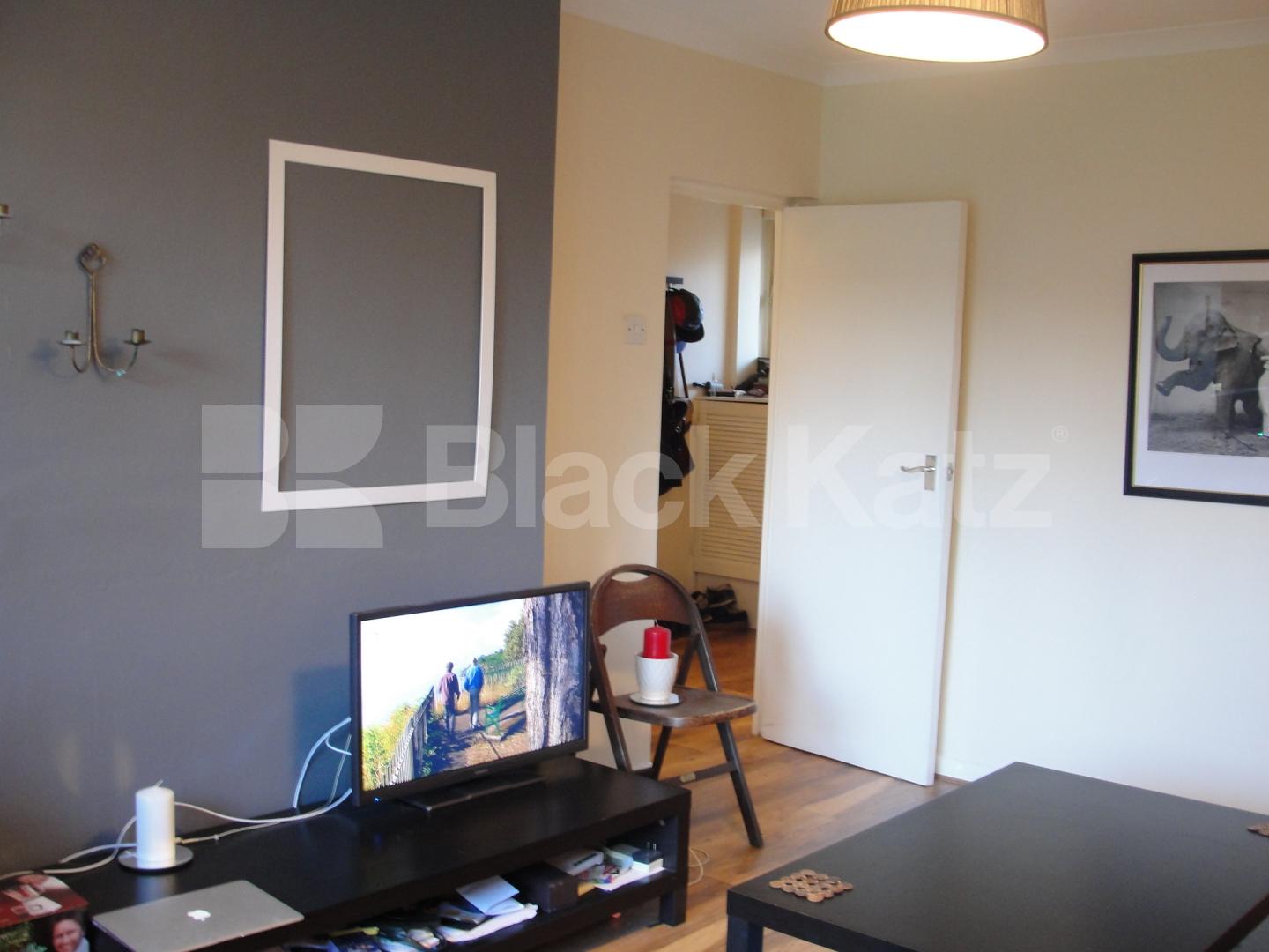 			NEW INSTRUCTION, 2 Bedroom, 1 bath, 1 reception Apartment			 Deeley Road, Vauxhall