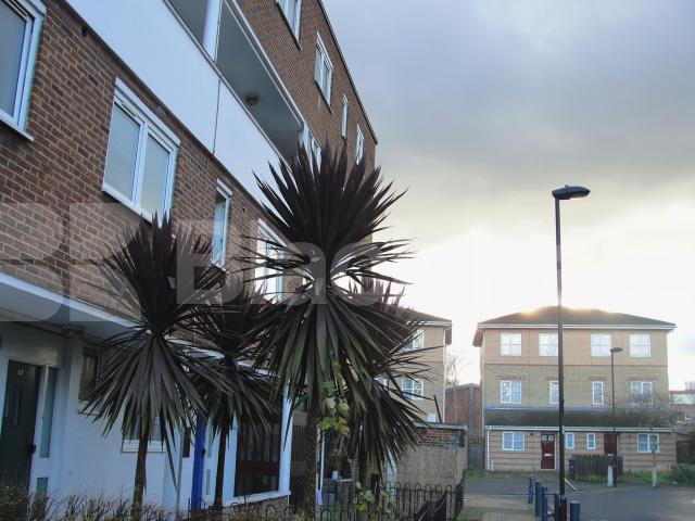 			NEW INSTRUCTION, 2 Bedroom, 1 bath, 1 reception Apartment			 Deeley Road, Vauxhall