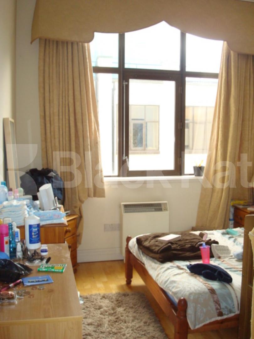 			New City apartment!, 2 Bedroom, 1 bath, 1 reception Apartment			 Prescot Street E1, TOWER HILL