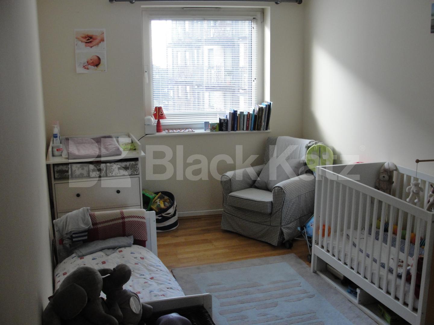 			NEW INSTRUCTION, 3 Bedroom, 1 bath, 1 reception Penthouse			 Branch Road, Limehouse 