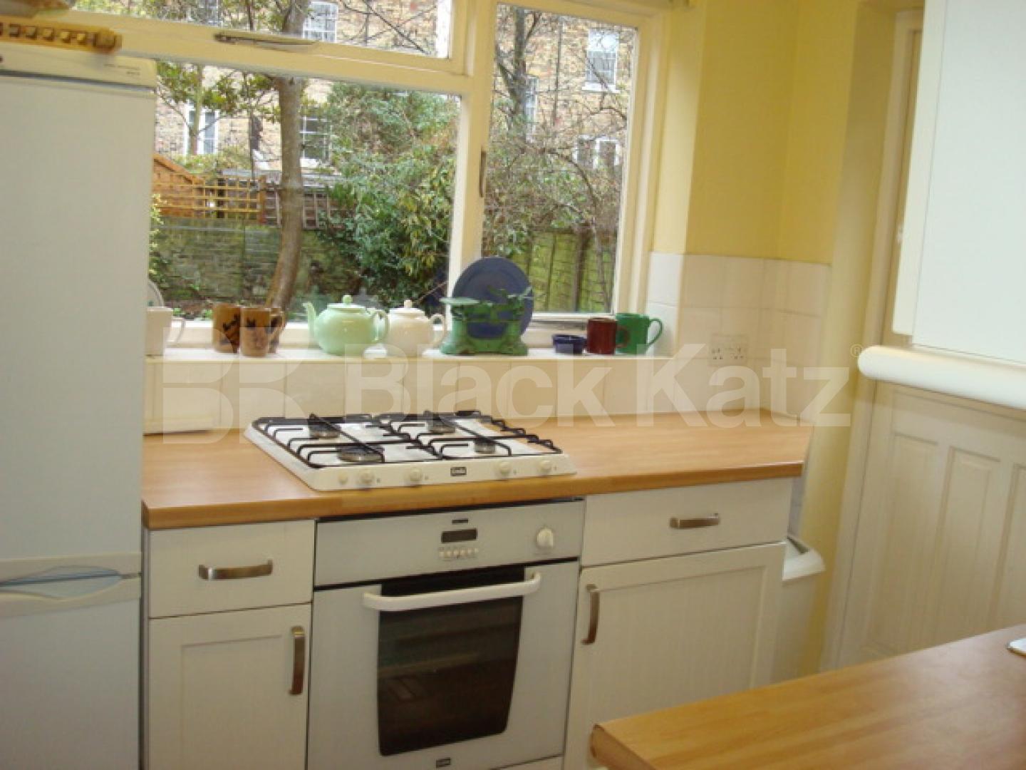 			BEAUTIFUL 1960's Period House, 3 Bedroom, 1 bath, 1 reception Terraced House			 Shrubland Road, London Fields