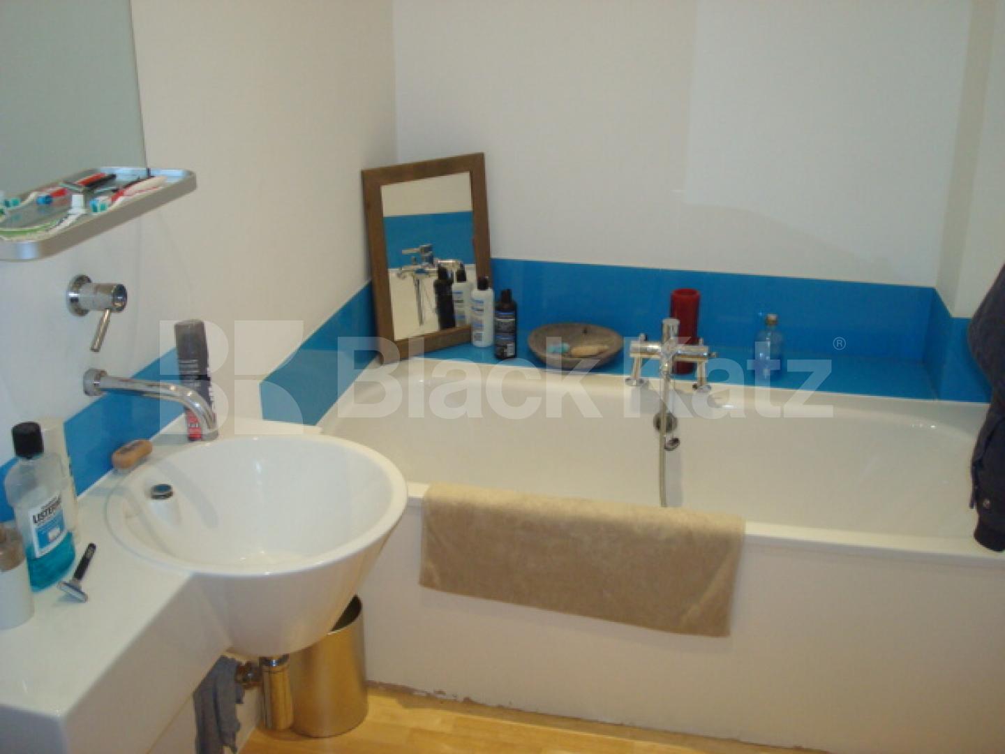 			2 Bedroom, 1 bath, 1 reception Flat			 St John's Street, Clerckenwell / Islington