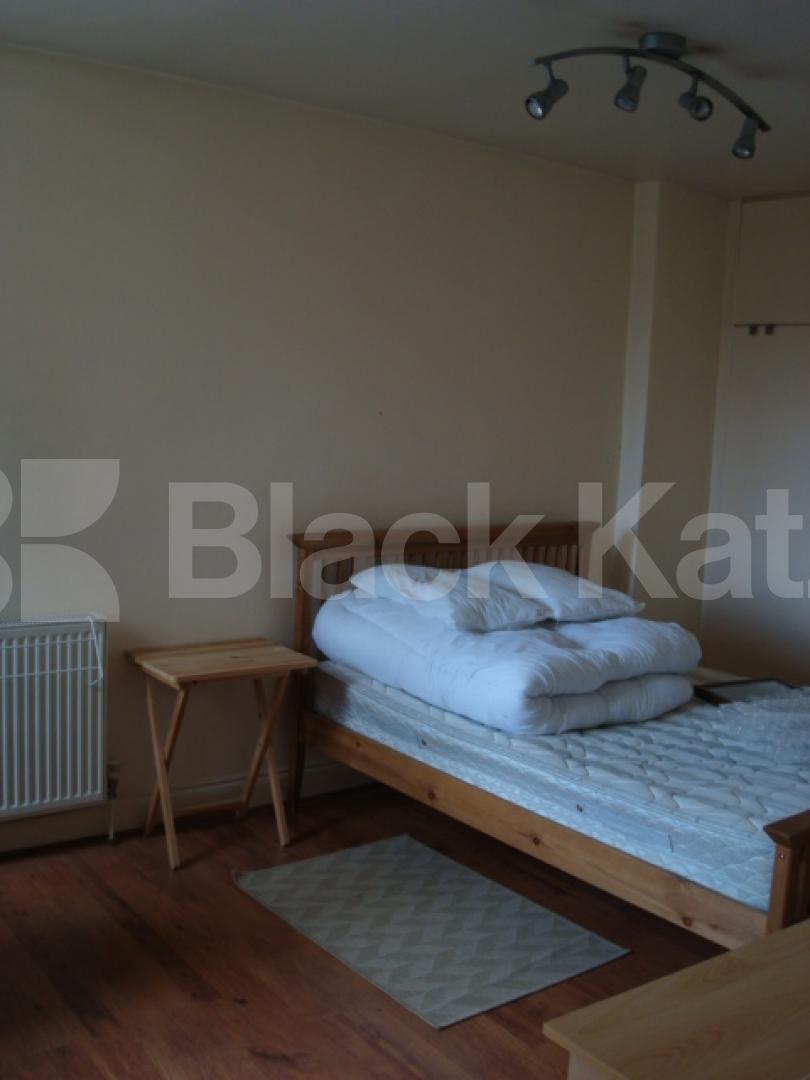 			Warehouse Conversion!!!, 2 Bedroom, 1 bath, 1 reception Apartment			 Bow Road, Bow