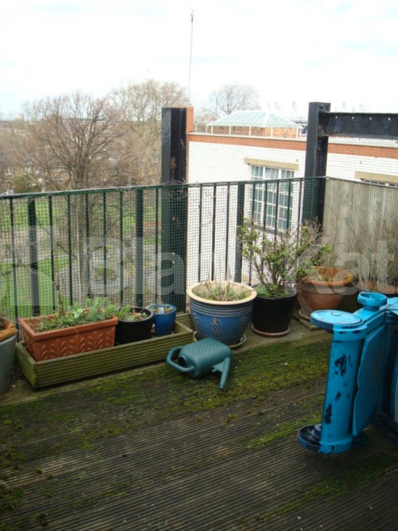 			Warehouse Conversion!!!, 2 Bedroom, 1 bath, 1 reception Apartment			 Bow Road, Bow