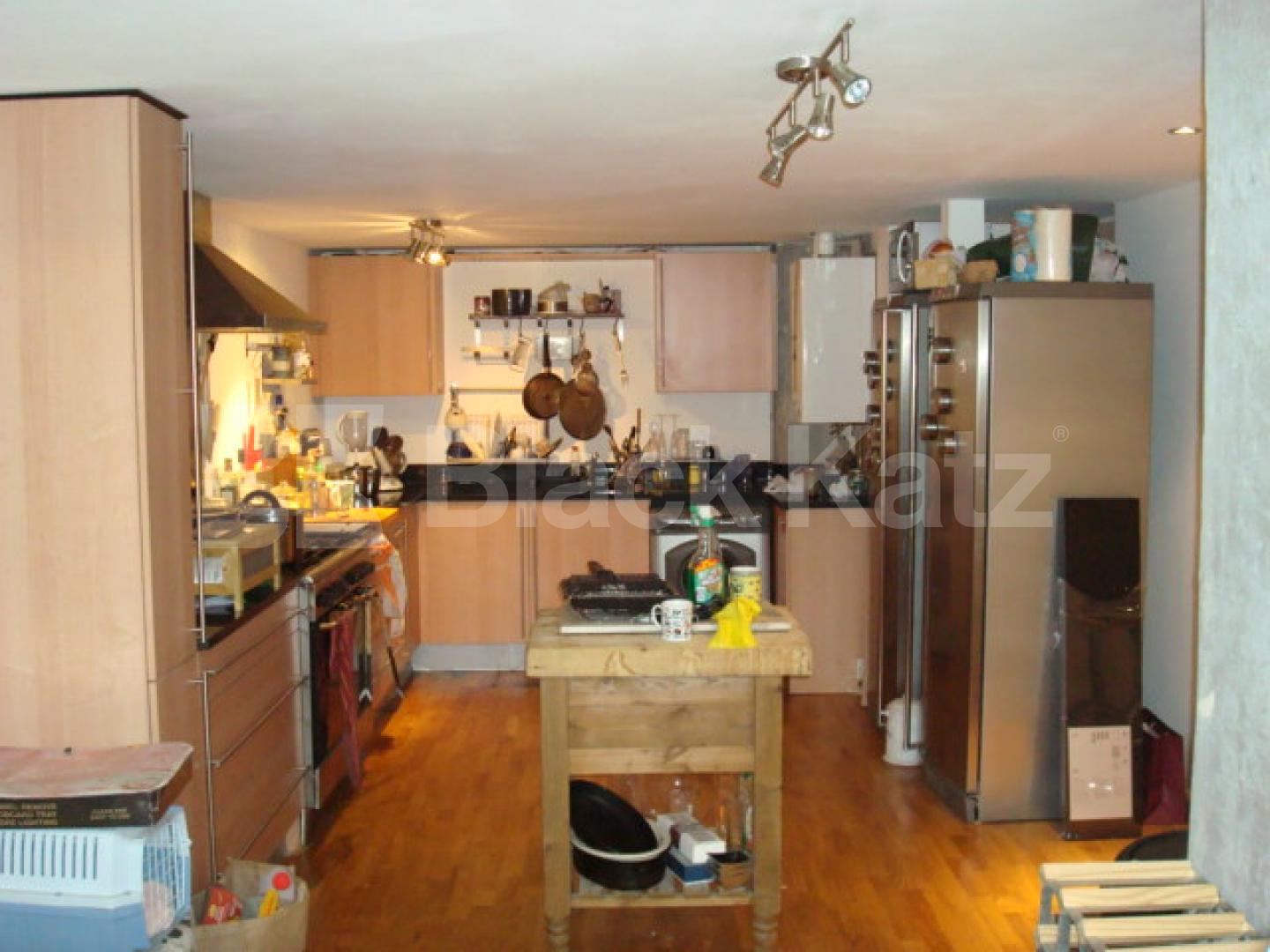 			Warehouse Conversion...!!, 2 Bedroom, 1 bath, 1 reception Apartment			 Theydon Road, Clapton