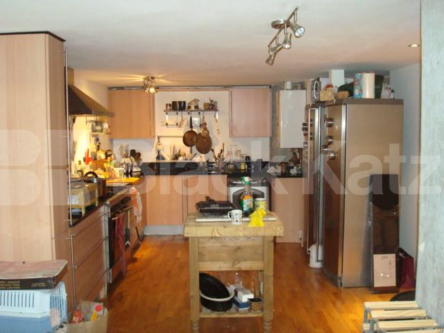 			Warehouse Conversion...!!, 2 Bedroom, 1 bath, 1 reception Apartment			 Theydon Road, Clapton