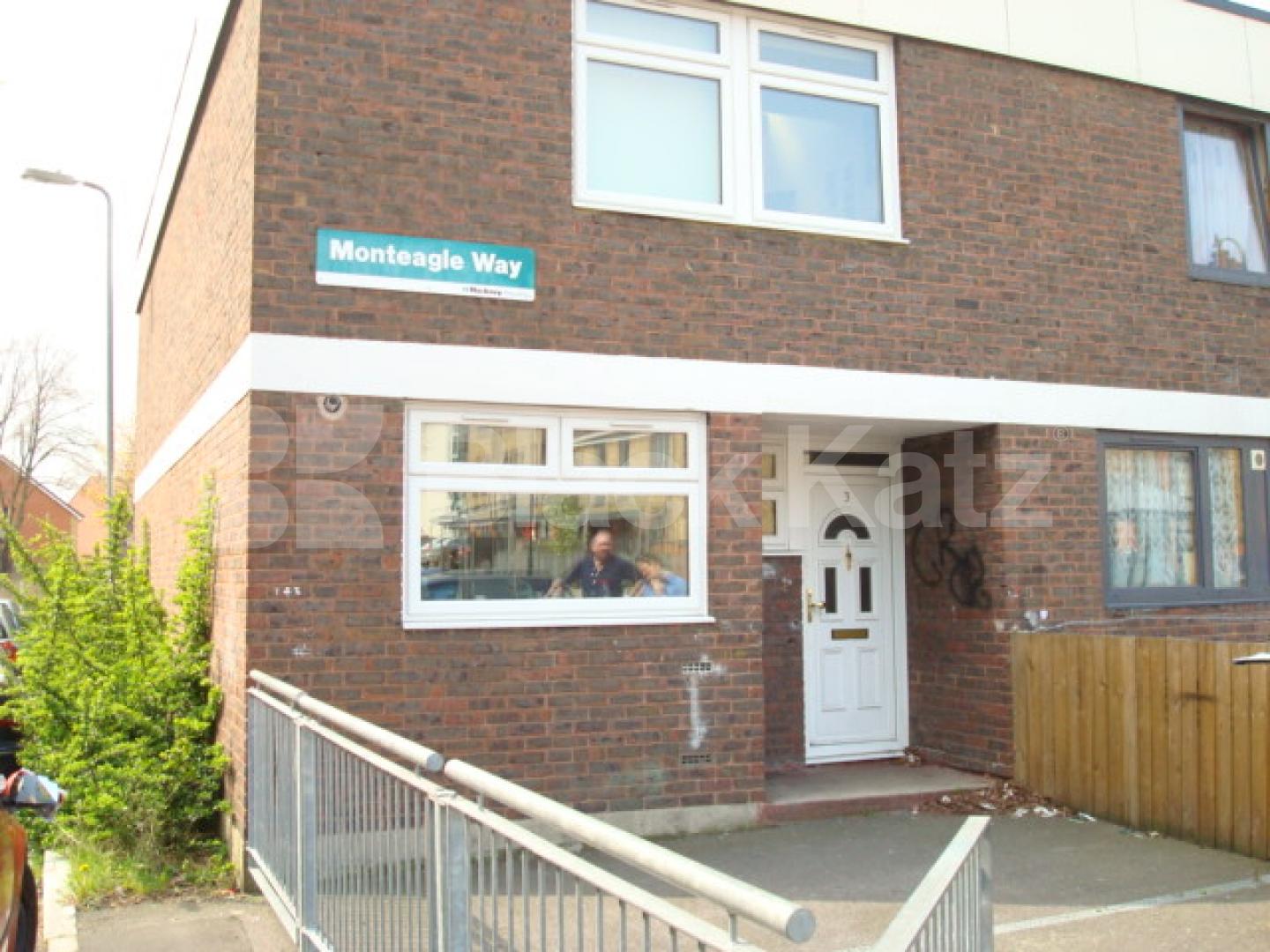 			Whole House, Garden and Parking!!, 4 Bedroom, 1 bath, 1 reception House			 Montreagle Way, Clapton