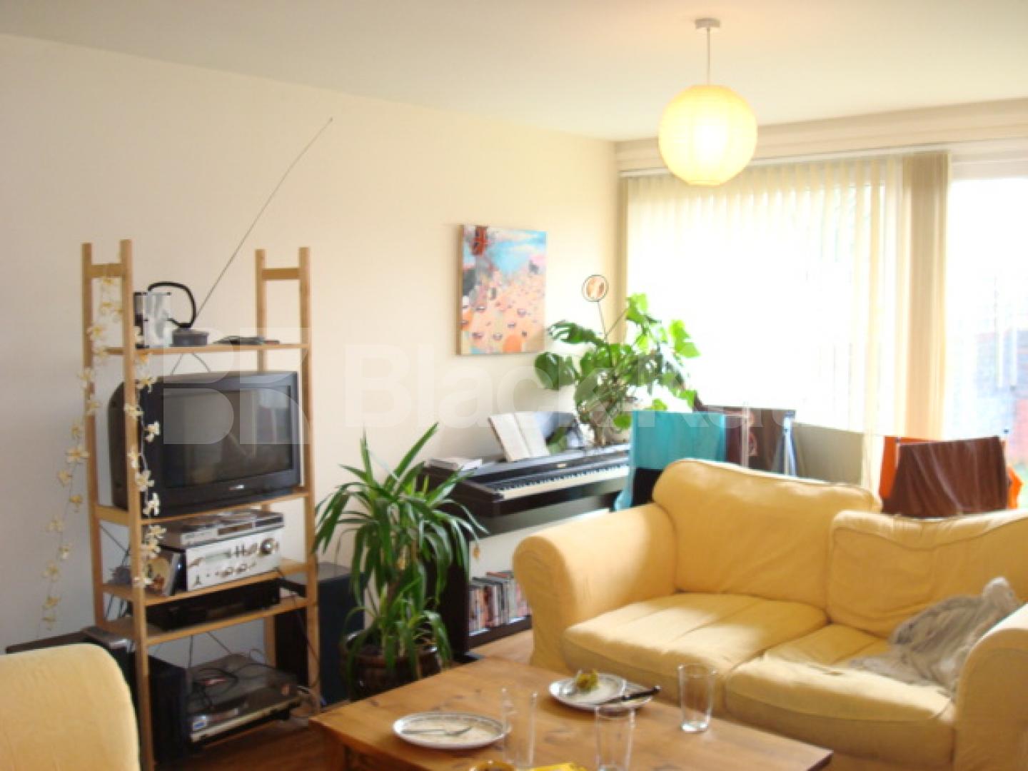 			Whole House, Garden and Parking!!, 4 Bedroom, 1 bath, 1 reception House			 Montreagle Way, Clapton