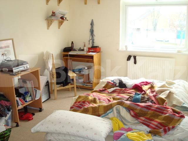 			Whole House, Garden and Parking!!, 4 Bedroom, 1 bath, 1 reception House			 Montreagle Way, Clapton