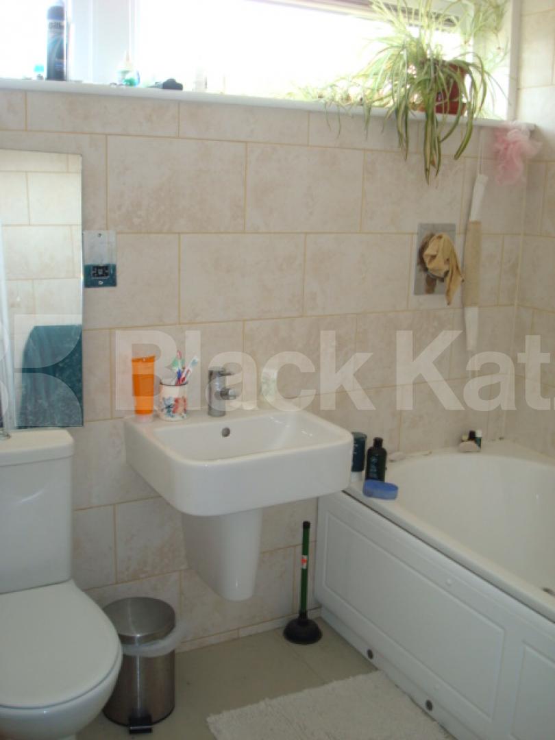 			New Property...Bargain!!, 2 Bedroom, 1 bath, 1 reception Flat			 Geldeston Road, Clapton/ Stoke Newington