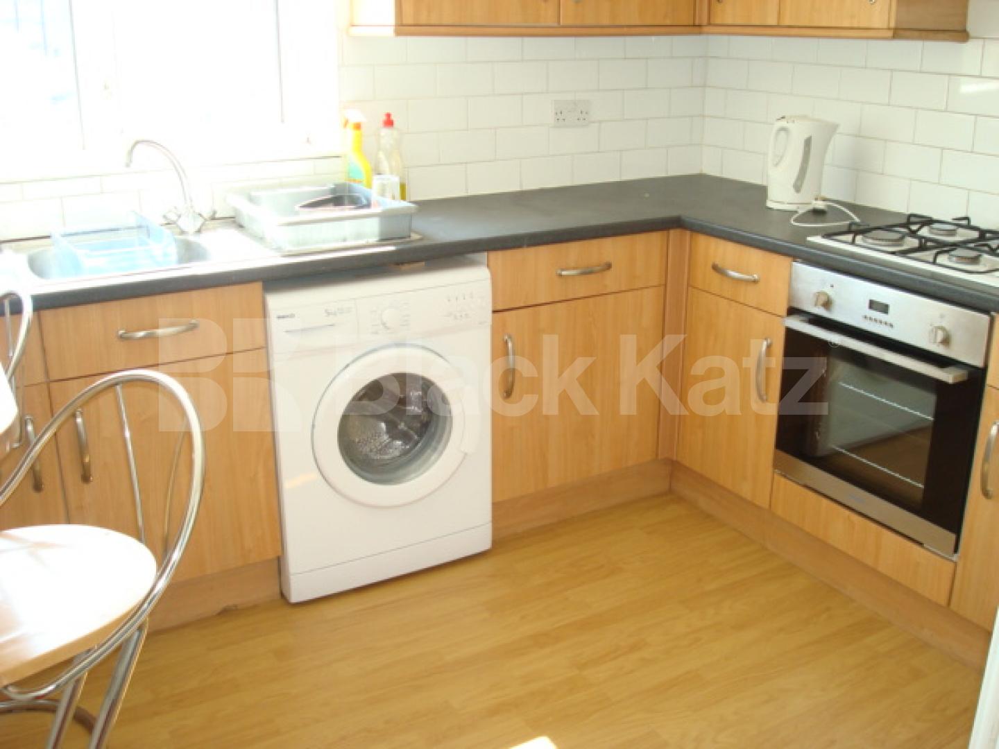 			BRAND NEW INSTRUCTION, 3 Bedroom, 1 bath, 1 reception Flat			 Copenhagen street, Angel / Kings cross