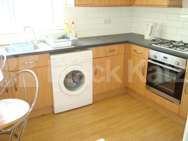 			BRAND NEW INSTRUCTION, 3 Bedroom, 1 bath, 1 reception Flat			 Copenhagen street, Angel / Kings cross