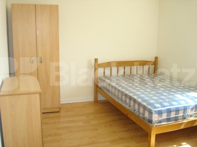 			BRAND NEW INSTRUCTION, 3 Bedroom, 1 bath, 1 reception Flat			 Copenhagen street, Angel / Kings cross