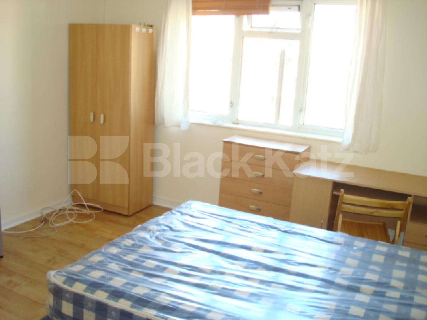 			BRAND NEW INSTRUCTION, 3 Bedroom, 1 bath, 1 reception Flat			 Copenhagen street, Angel / Kings cross