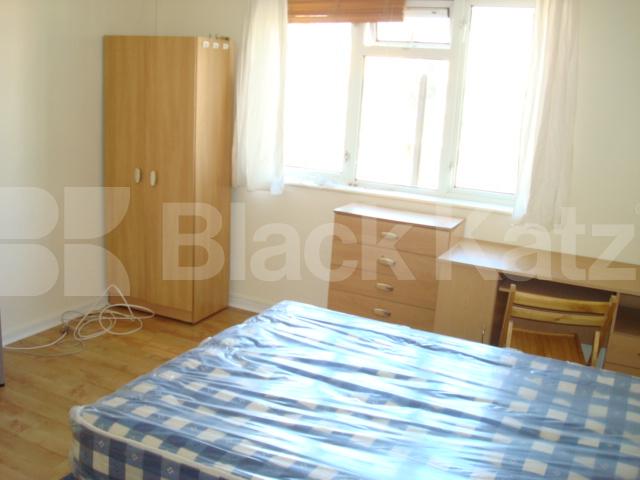 			BRAND NEW INSTRUCTION, 3 Bedroom, 1 bath, 1 reception Flat			 Copenhagen street, Angel / Kings cross