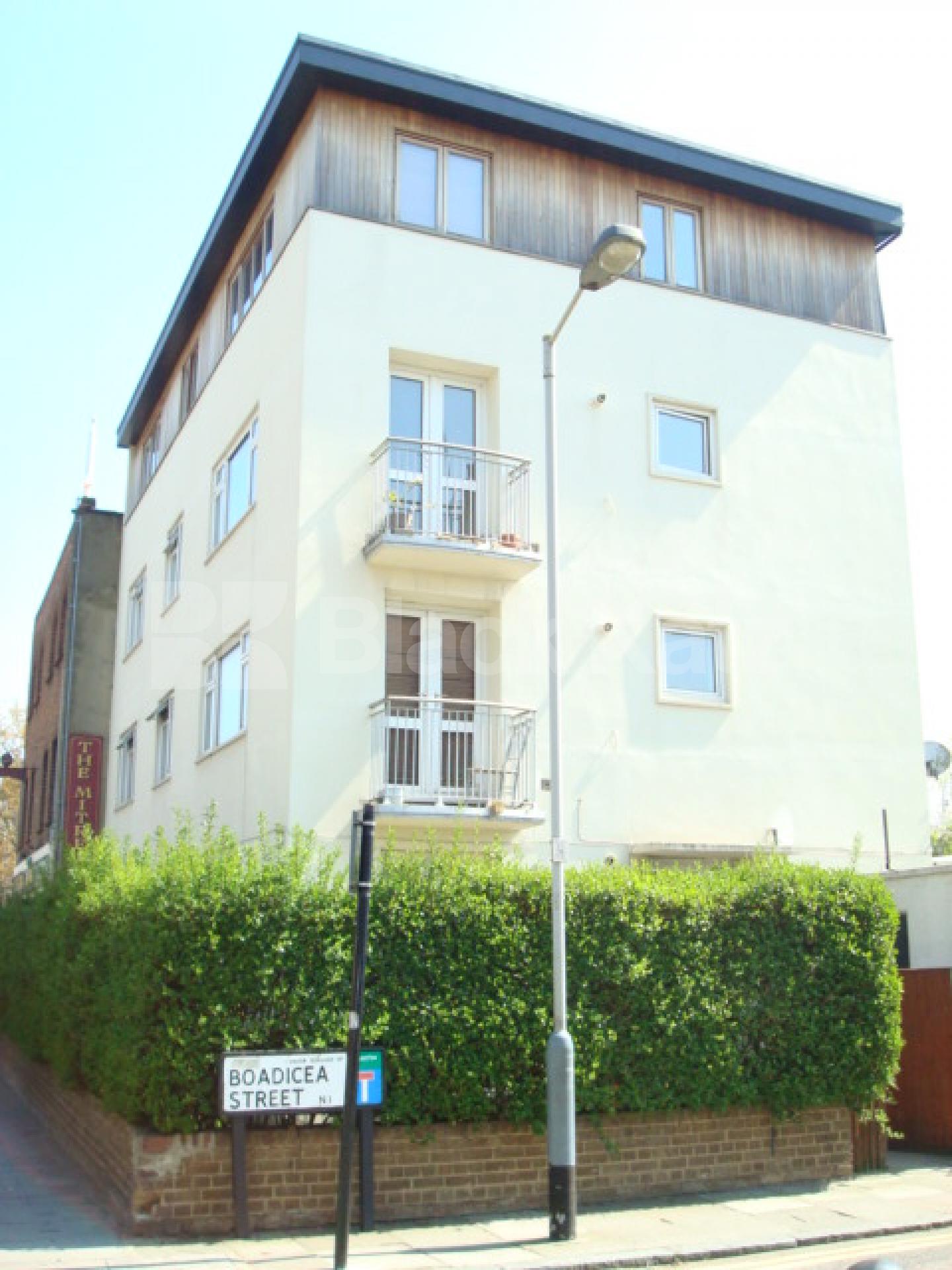 			BRAND NEW INSTRUCTION, 3 Bedroom, 1 bath, 1 reception Flat			 Copenhagen street, Angel / Kings cross N1