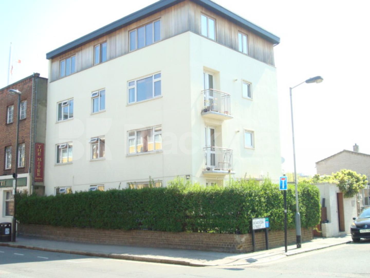 			BRAND NEW INSTRUCTION, 3 Bedroom, 1 bath, 1 reception Flat			 Copenhagen street, Angel / Kings cross