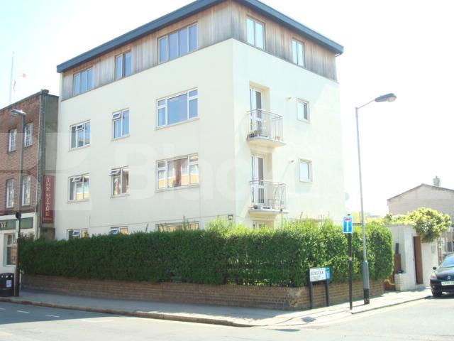 			BRAND NEW INSTRUCTION, 3 Bedroom, 1 bath, 1 reception Flat			 Copenhagen street, Angel / Kings cross