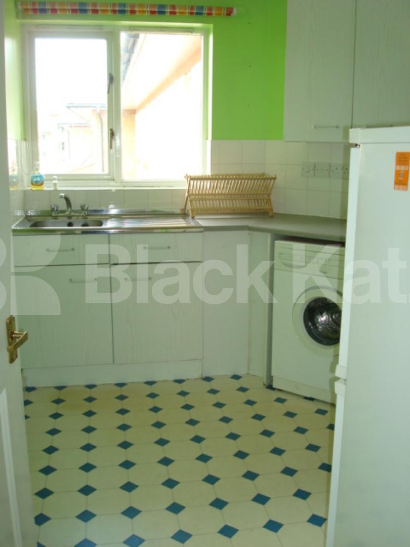 			BRAND NEW INSTRUTION/Good For Sharers !!, 2 Bedroom, 1 bath, 1 reception Flat			 Myddleton Ave, Manor House/Finsbury park