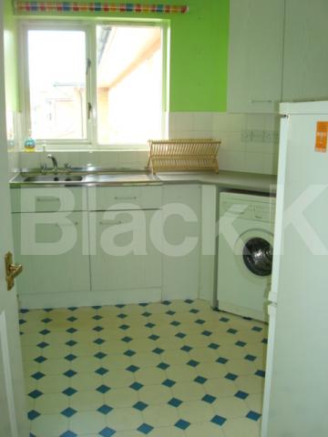 			BRAND NEW INSTRUTION/Good For Sharers !!, 2 Bedroom, 1 bath, 1 reception Flat			 Myddleton Ave, Manor House/Finsbury park