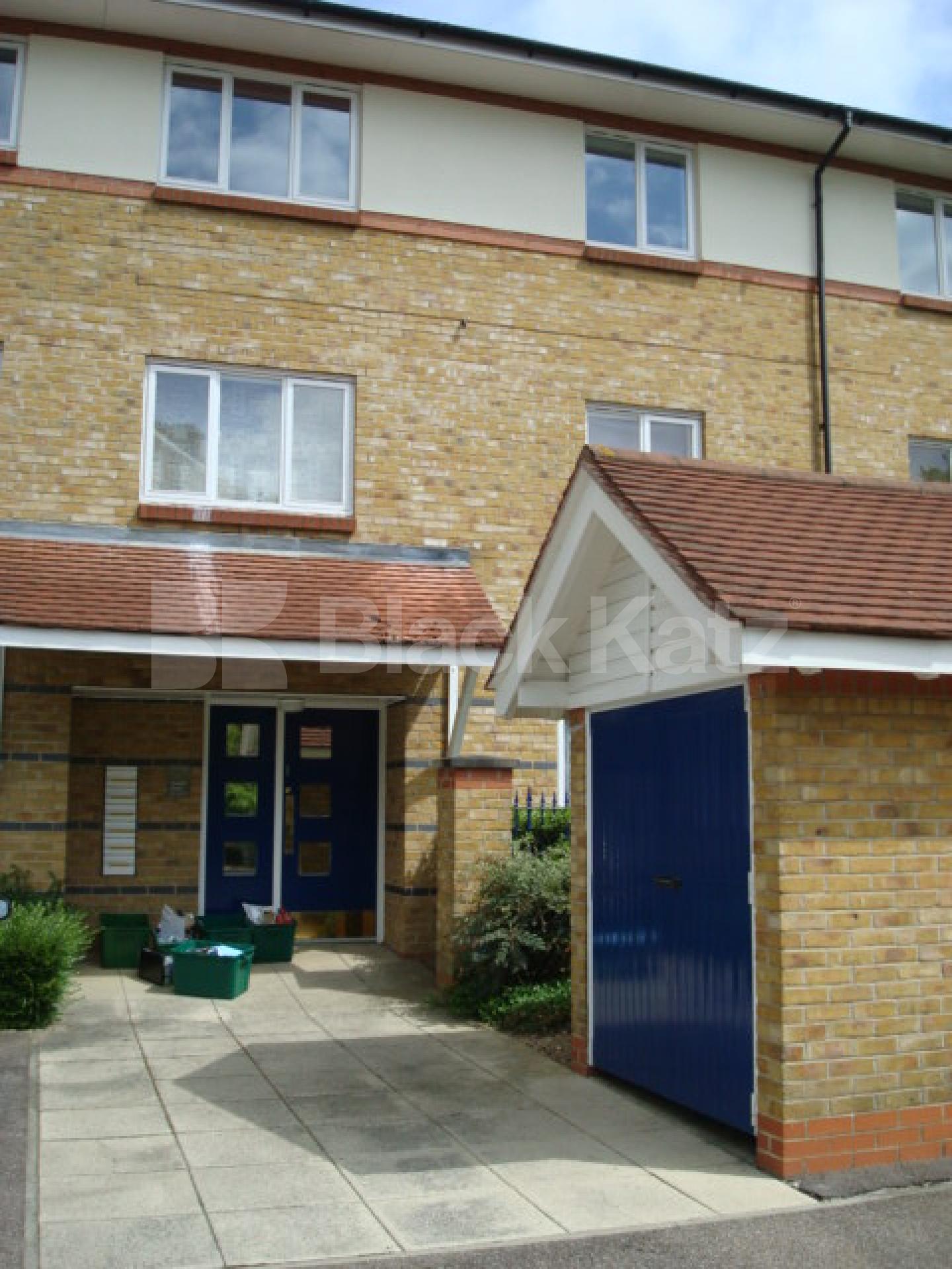 			BRAND NEW INSTRUTION/Good For Sharers !!, 2 Bedroom, 1 bath, 1 reception Flat			 Myddleton Ave, Manor House/Finsbury park N4