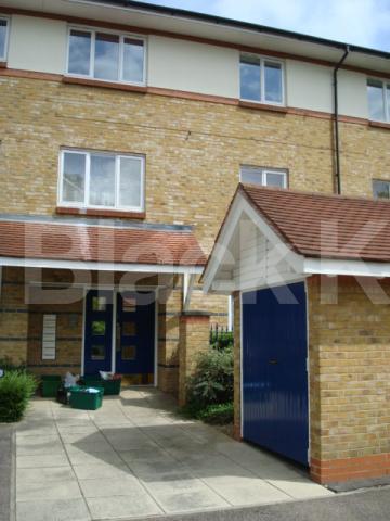			BRAND NEW INSTRUTION/Good For Sharers !!, 2 Bedroom, 1 bath, 1 reception Flat			 Myddleton Ave, Manor House/Finsbury park