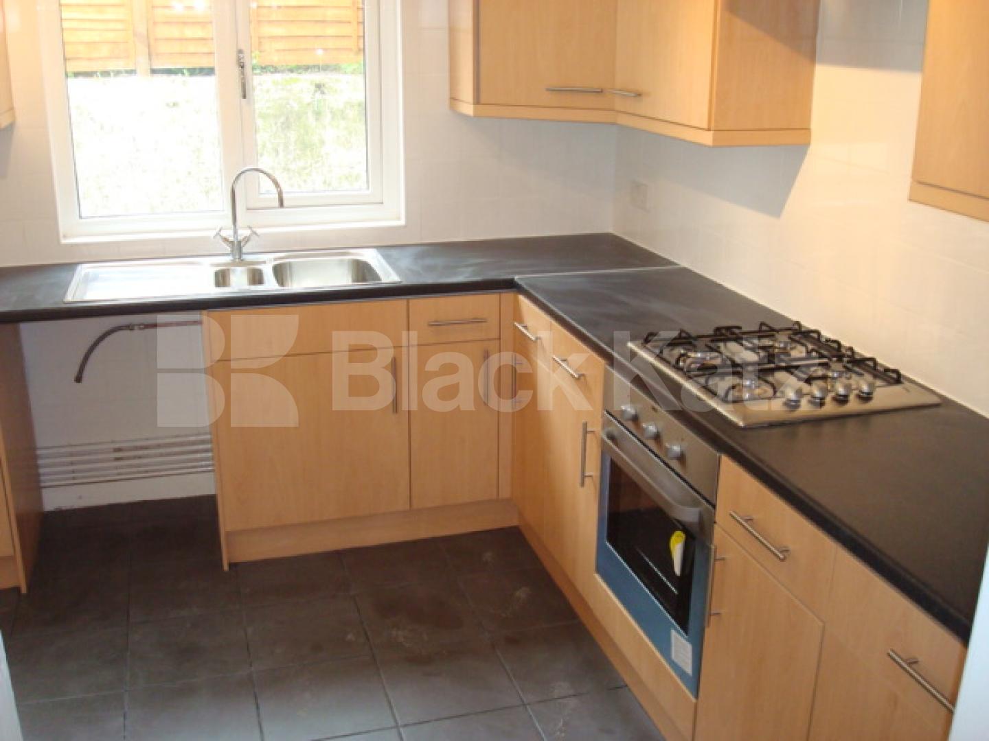 			3 Bedroom, 1 bath, 1 reception Flat			 Vartry road, Stamford Hill / Manor House