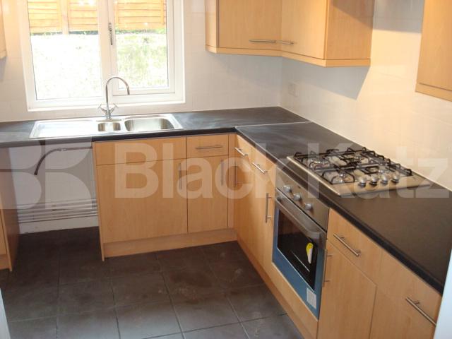 			3 Bedroom, 1 bath, 1 reception Flat			 Vartry road, Stamford Hill / Manor House