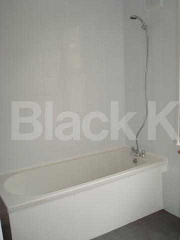 			3 Bedroom, 1 bath, 1 reception Flat			 Vartry road, Stamford Hill / Manor House