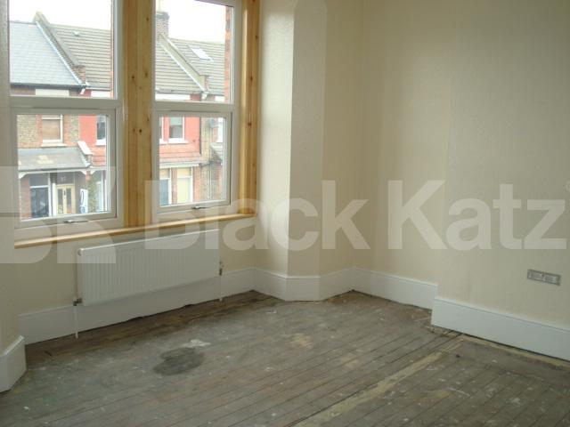 			3 Bedroom, 1 bath, 1 reception Flat			 Vartry road, Stamford Hill / Manor House