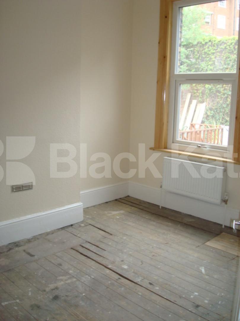 			3 Bedroom, 1 bath, 1 reception Flat			 Vartry road, Stamford Hill / Manor House