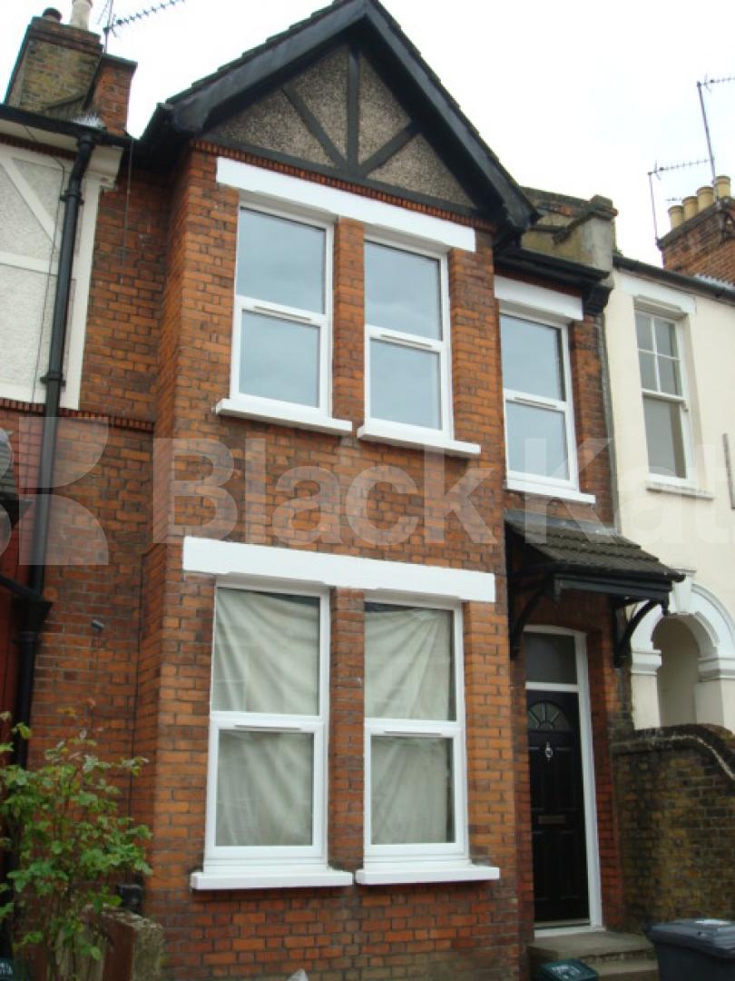 			3 Bedroom, 1 bath, 1 reception Flat			 Vartry road, Stamford Hill / Manor House