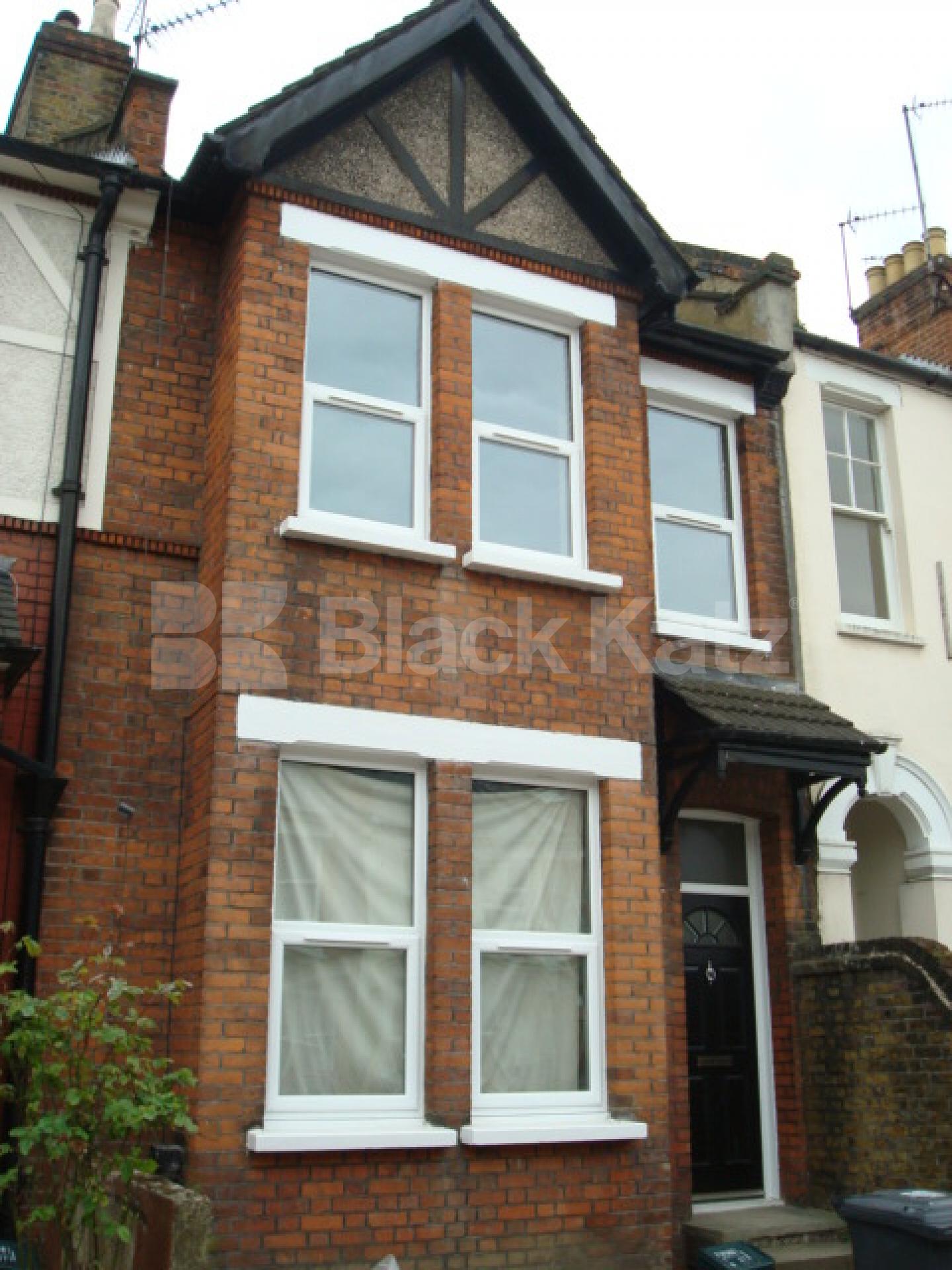 			3 Bedroom, 1 bath, 1 reception Flat			 Vartry road, Stamford Hill / Manor House N16