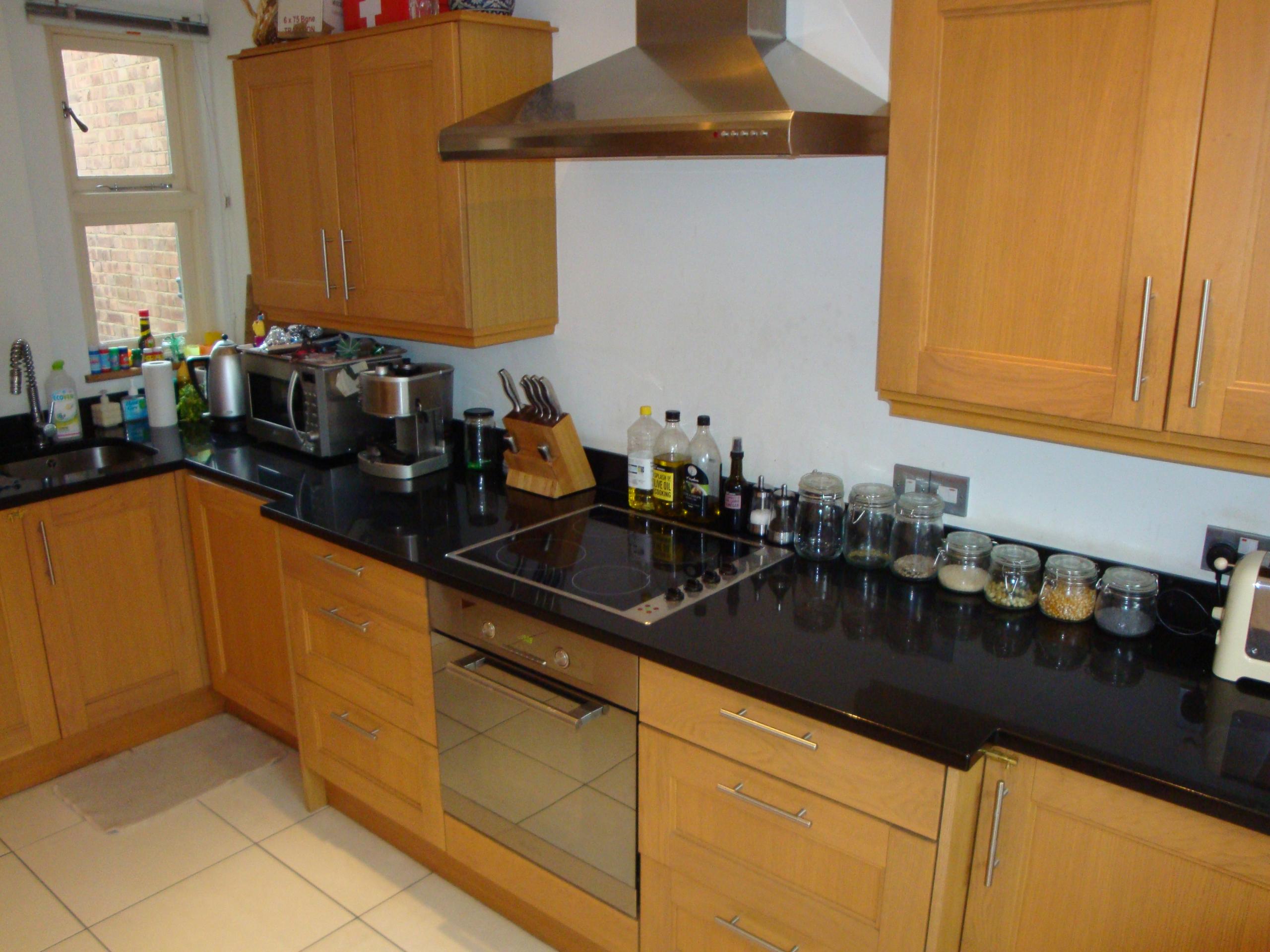 			MUST SEE HOUSE!!!, 4 Bedroom, 1 bath, 1 reception Flat			 Lynmouth Road, EAST FINCHLEY N2