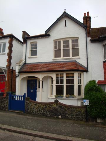			MUST SEE HOUSE!!!, 4 Bedroom, 1 bath, 1 reception Flat			 Lynmouth Road, EAST FINCHLEY