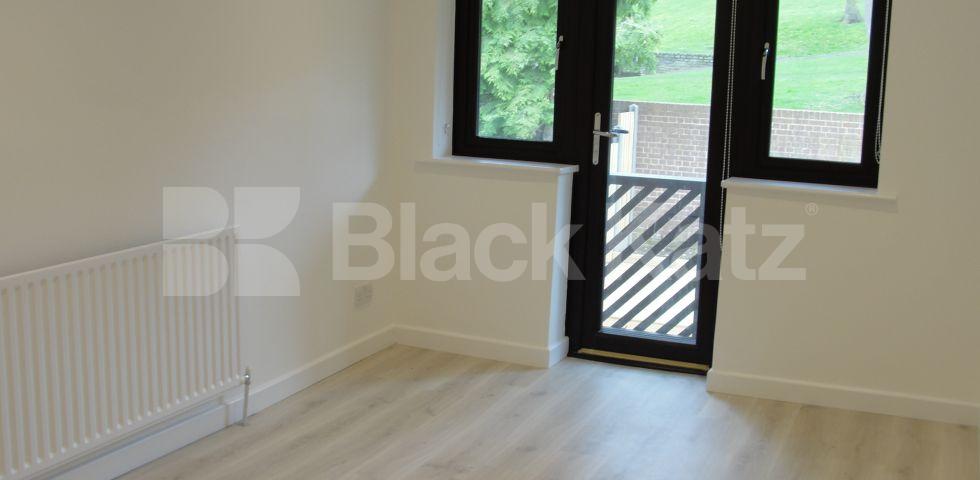 			UNDER OFFER , 3 Bedroom, 1 bath, 1 reception House			 King Garth Mews, Forrest Hill