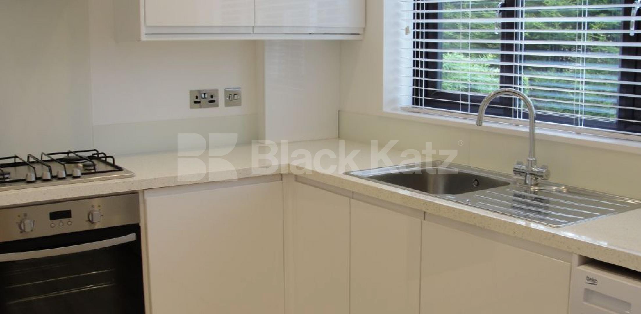 			UNDER OFFER , 3 Bedroom, 1 bath, 1 reception House			 King Garth Mews, Forrest Hill