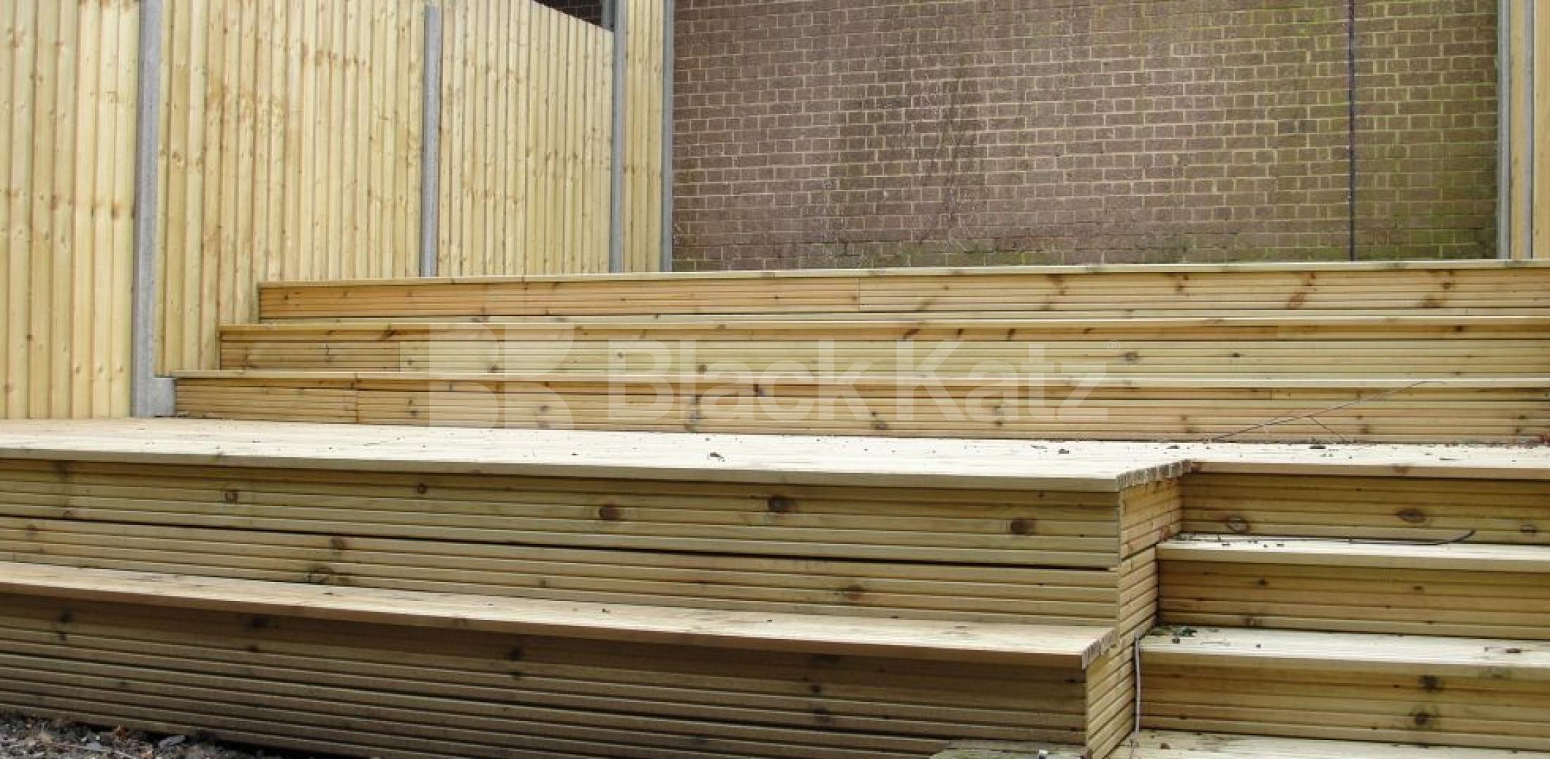 			UNDER OFFER , 3 Bedroom, 1 bath, 1 reception House			 King Garth Mews, Forrest Hill