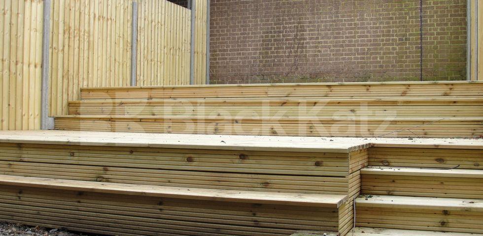 			UNDER OFFER , 3 Bedroom, 1 bath, 1 reception House			 King Garth Mews, Forrest Hill