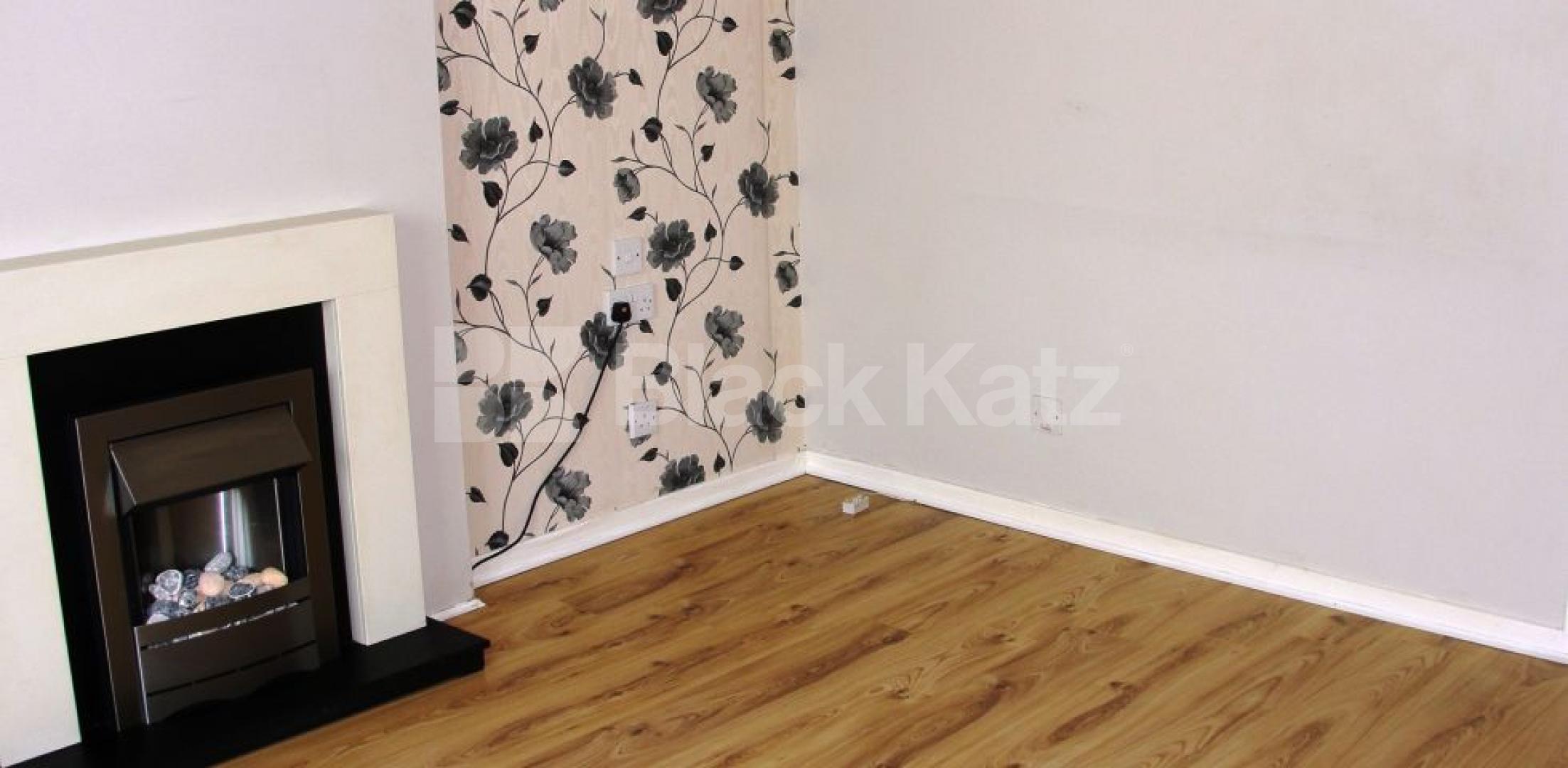 			NEW INSTRUCTION (private parking/ garage, 3 Bedroom, 1 bath, 1 reception End Terraced House			 Nightingale Vale , Woolwich 