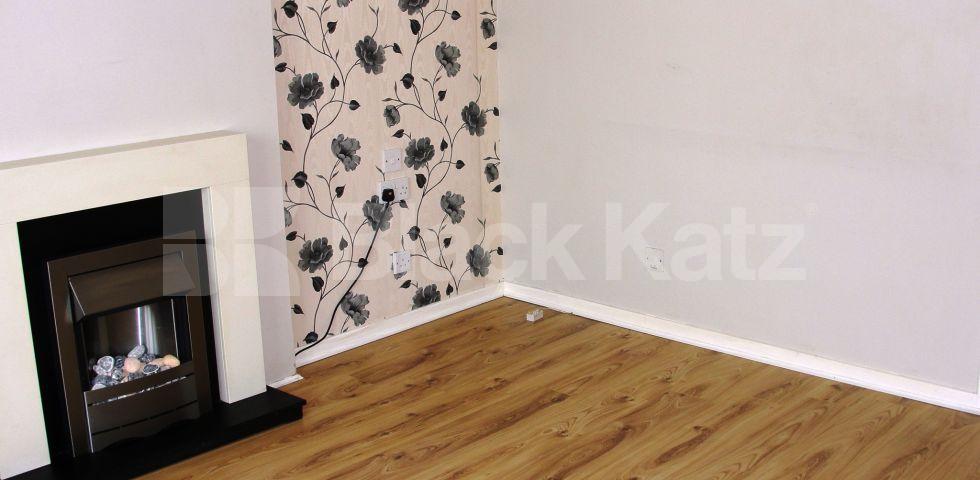 			NEW INSTRUCTION (private parking/ garage, 3 Bedroom, 1 bath, 1 reception End Terraced House			 Nightingale Vale , Woolwich 