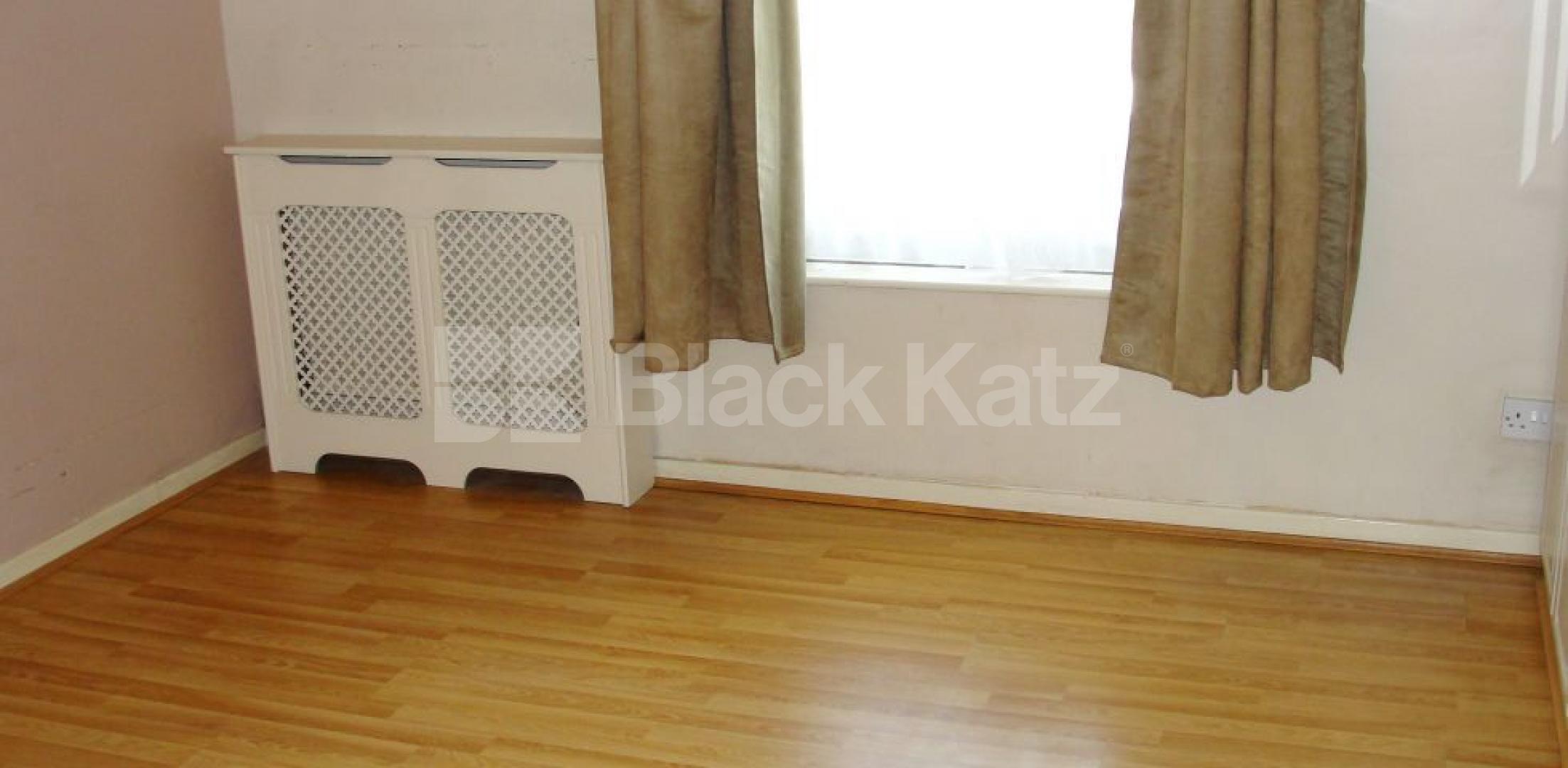 			NEW INSTRUCTION (private parking/ garage, 3 Bedroom, 1 bath, 1 reception End Terraced House			 Nightingale Vale , Woolwich 