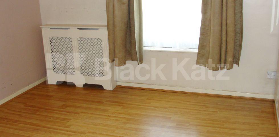 			NEW INSTRUCTION (private parking/ garage, 3 Bedroom, 1 bath, 1 reception End Terraced House			 Nightingale Vale , Woolwich 