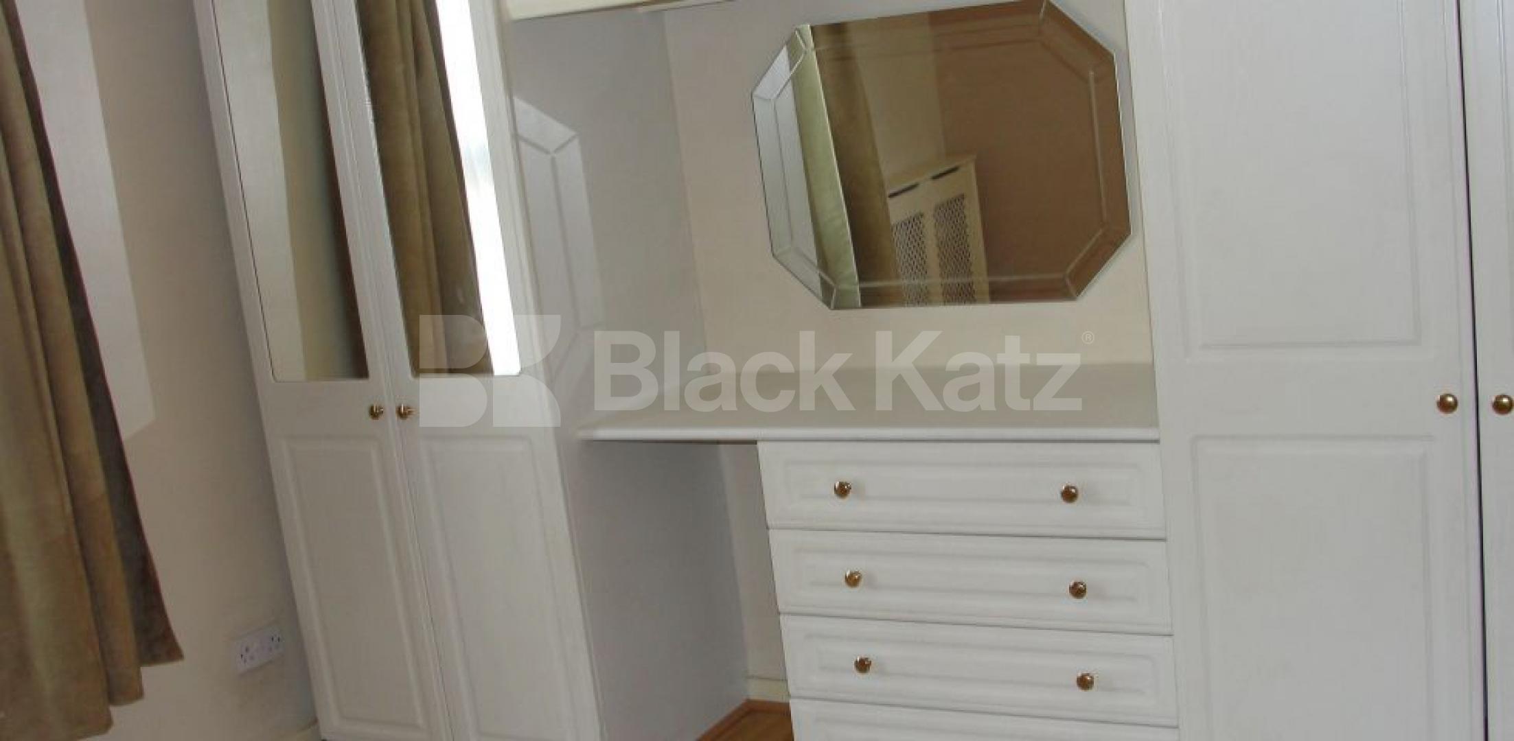 			NEW INSTRUCTION (private parking/ garage, 3 Bedroom, 1 bath, 1 reception End Terraced House			 Nightingale Vale , Woolwich 