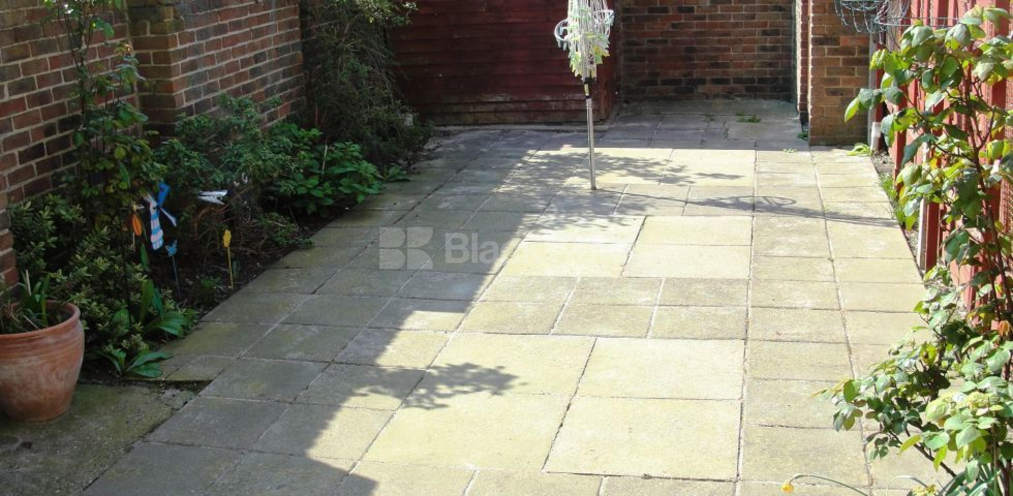 			NEW INSTRUCTION (private parking/ garage, 3 Bedroom, 1 bath, 1 reception End Terraced House			 Nightingale Vale , Woolwich  SE18